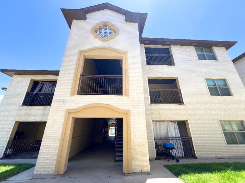 Building Photo - 1601 Jacaman Rd