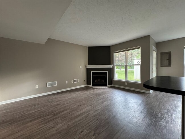 Building Photo - 778 Royal Sunset Dr