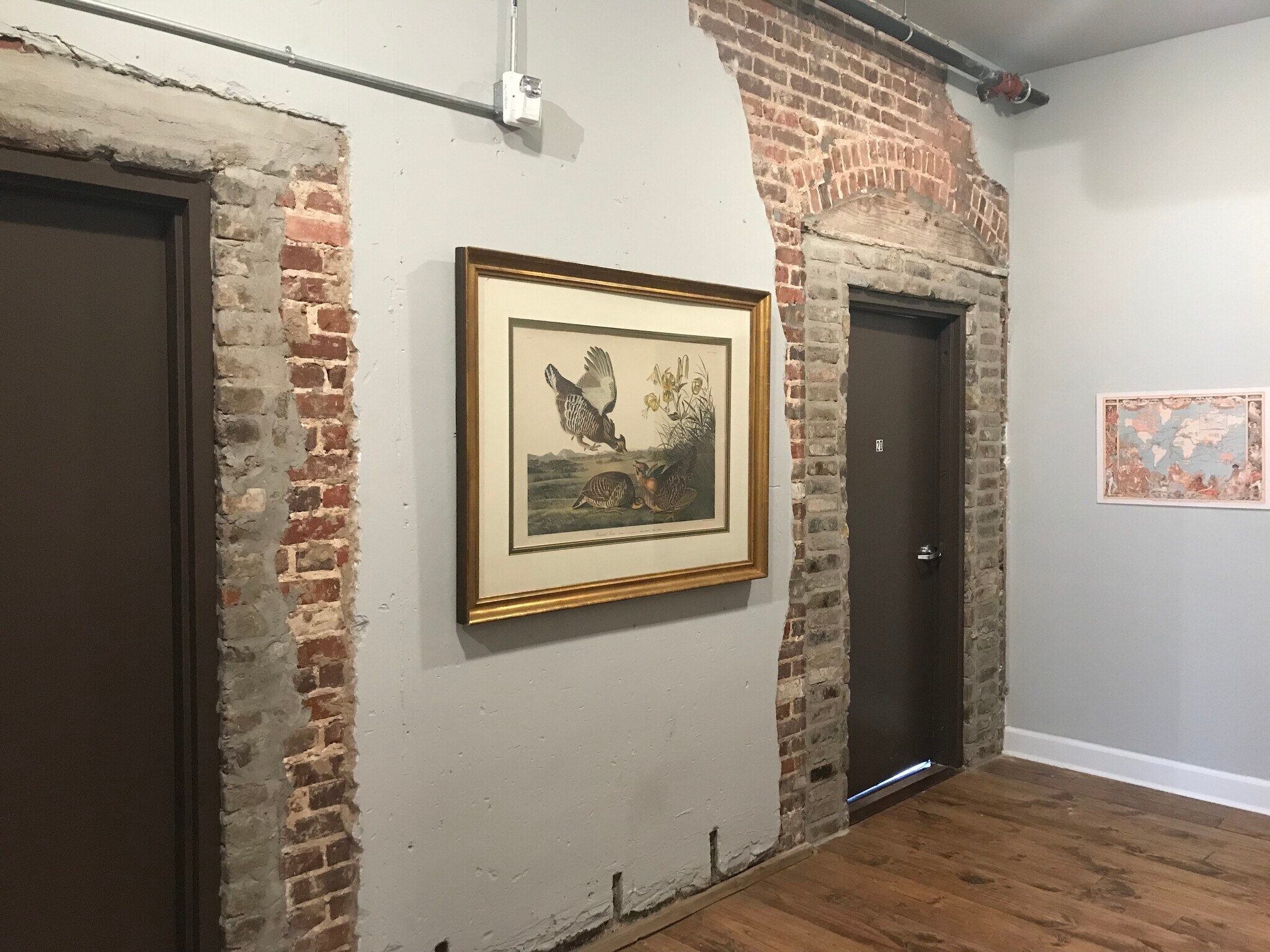 Is this an inviting entrance....? - 558 St Francis St
