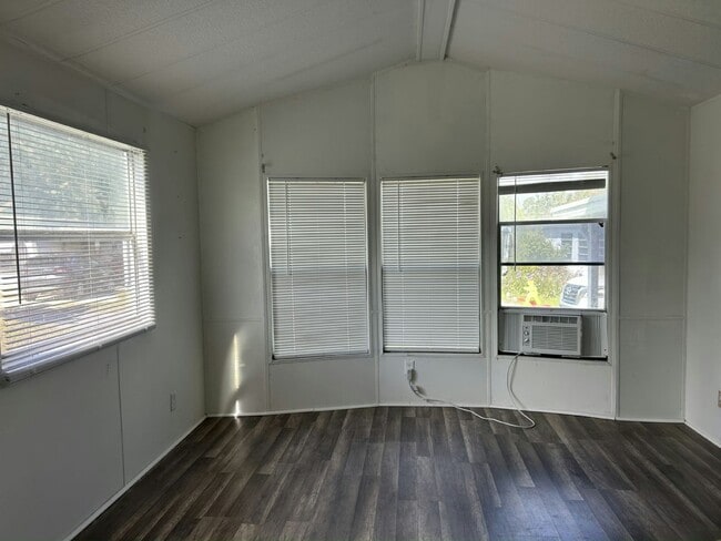 Building Photo - 6105 Land O' Lakes Blvd