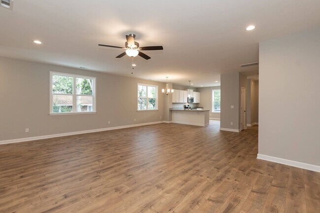 Building Photo - Four Bedroom Home