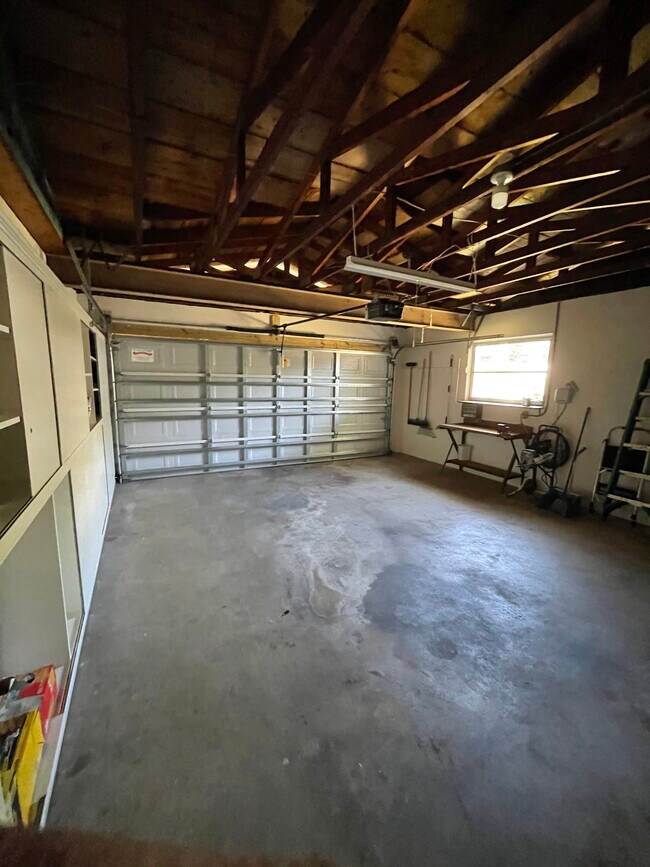 Building Photo - 15 N Neptune Ave