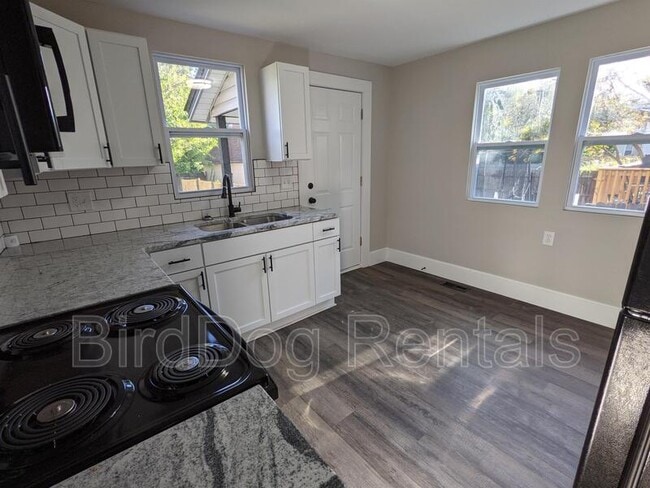 Building Photo - 2735 Sutton Ave