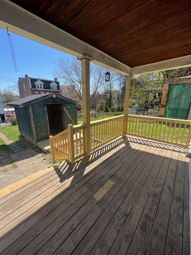 Building Photo - Newly Renovated 3 Bedroom, 1 Bathroom in Spring Hill- Central Air and Brand New Kitchen!!