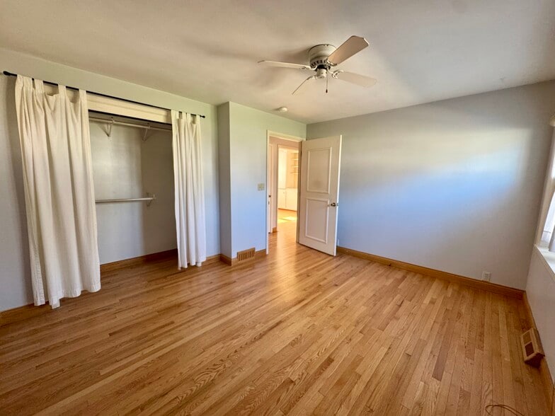 Building Photo - 1535 Monterey Ct