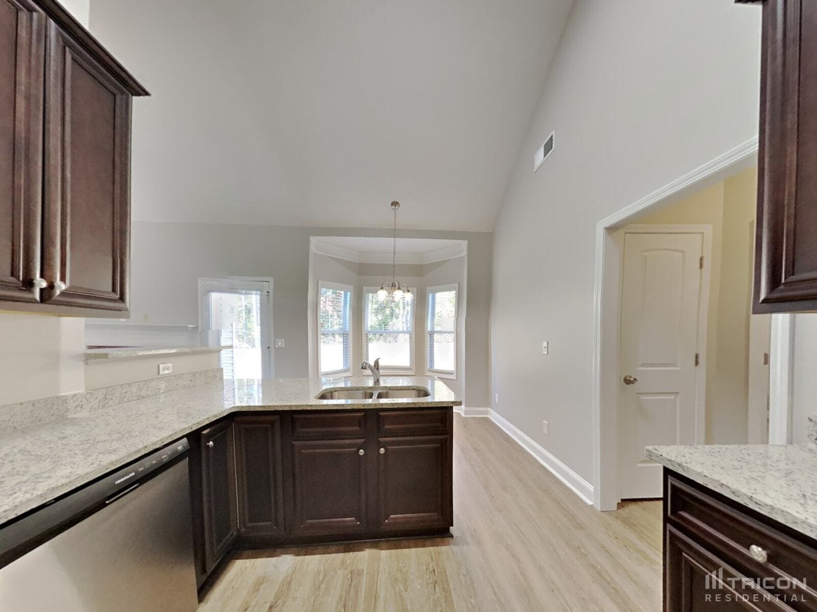Building Photo - 402 Cranbrooke Dr