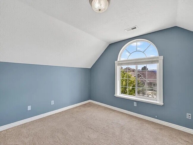 Building Photo - 14757 Brewster Dr