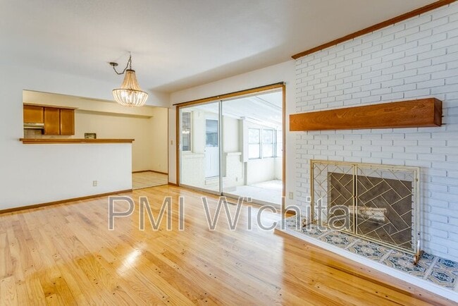 Building Photo - 9315 W 9th St N