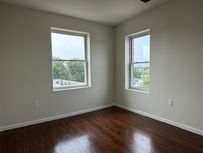 Building Photo - 168 N Grove St