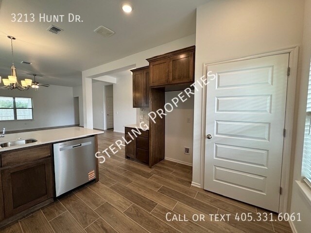 Building Photo - 3213 Hunt Dr