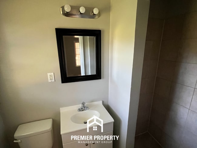 Building Photo - 1624 Nellie Rd