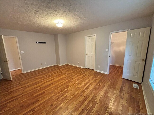 Building Photo - 3024 Coachway Dr