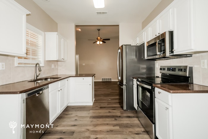 Building Photo - 8441 Shady Elm Dr