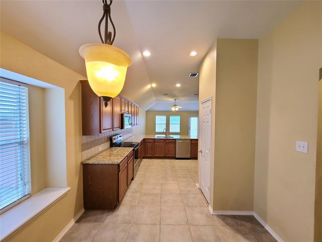 Building Photo - 1017 Pebblecreek Dr