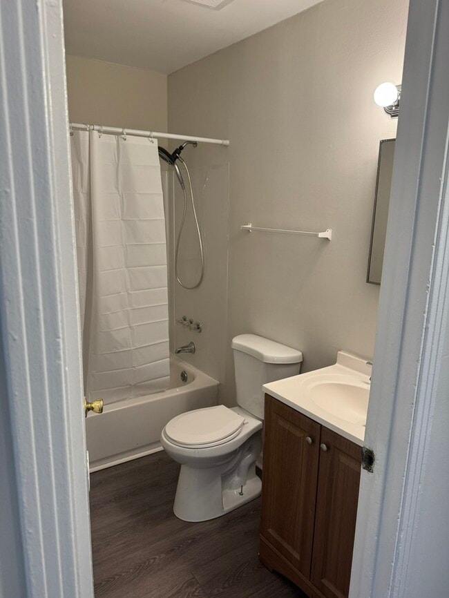 Building Photo - 2909 Clifton Ave