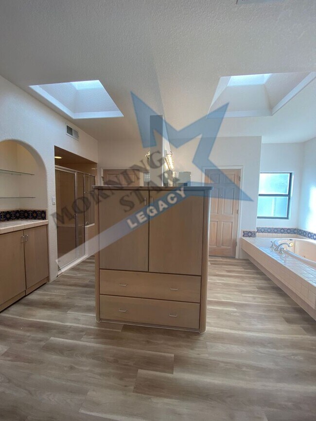 Building Photo - VIEWS!!  Spacious home in Picacho Hills!