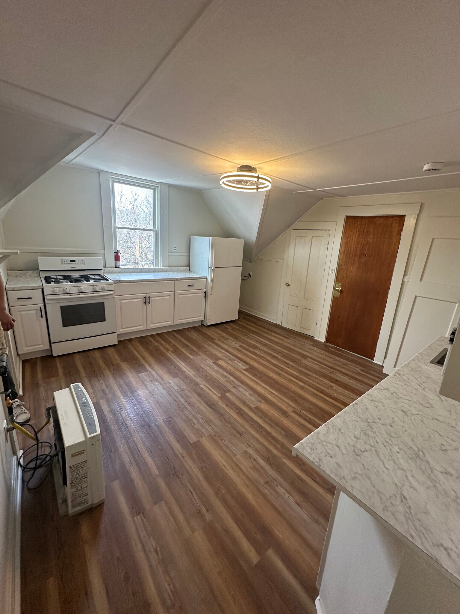 Building Photo - 446 Coe St