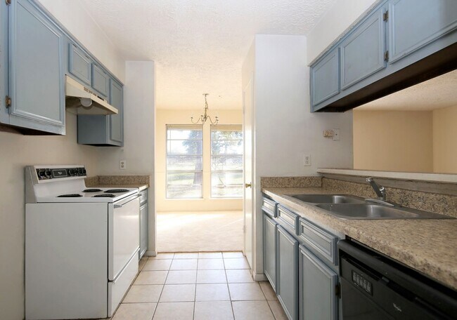 Building Photo - 13611 Ravensway Dr