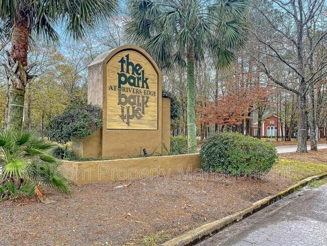 Building Photo - 7770 Park Gate Dr