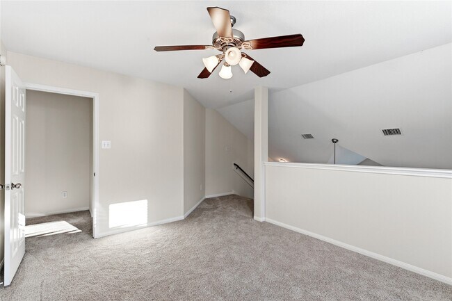 Building Photo - 6211 Stone Hill Rd