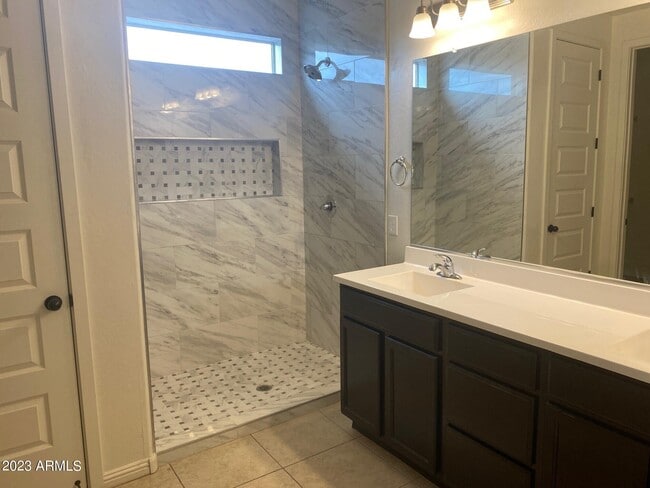 Building Photo - 826 W Nova Pl