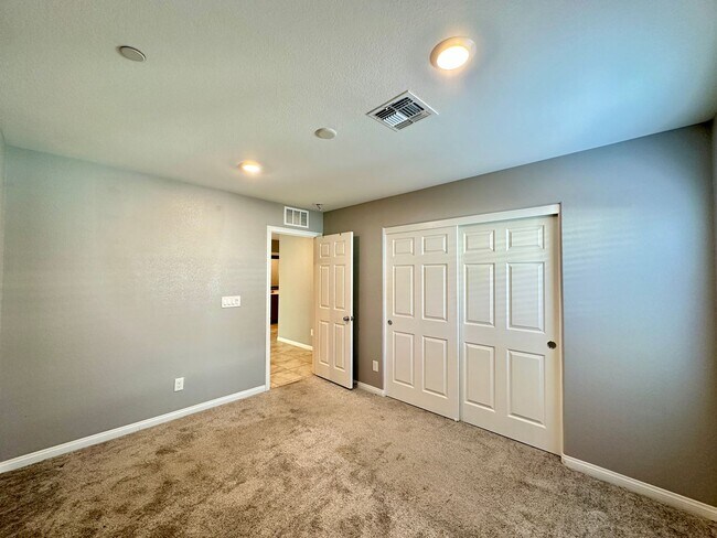 Building Photo - Montecito 60