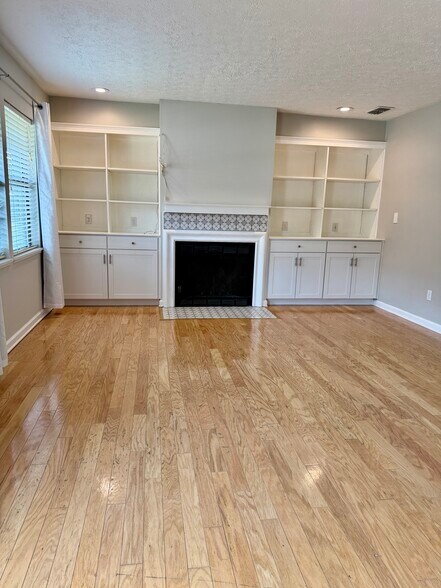 Building Photo - 3441 Laredo Dr