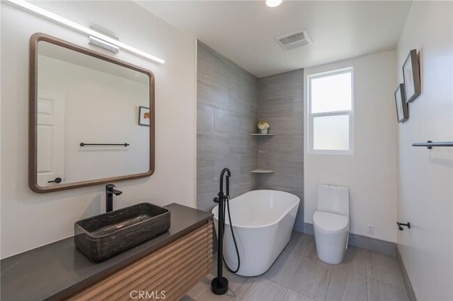 Building Photo - 712 Chestnut Ave