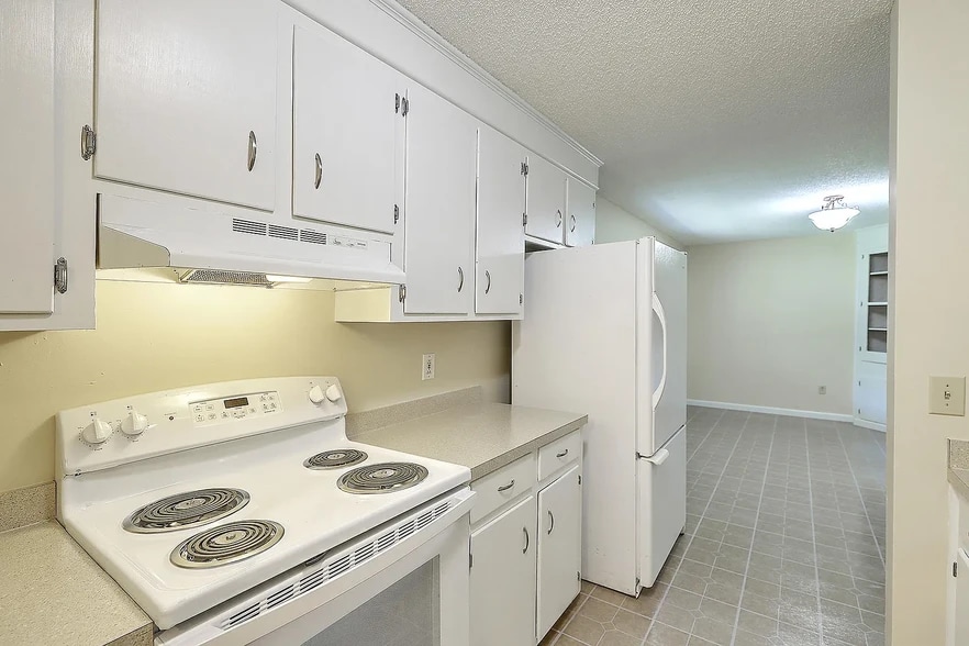 Kitchen - 106 Mayrant St