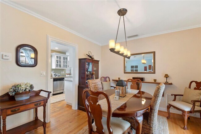 Building Photo - Beautiful home in quiet neighborhood