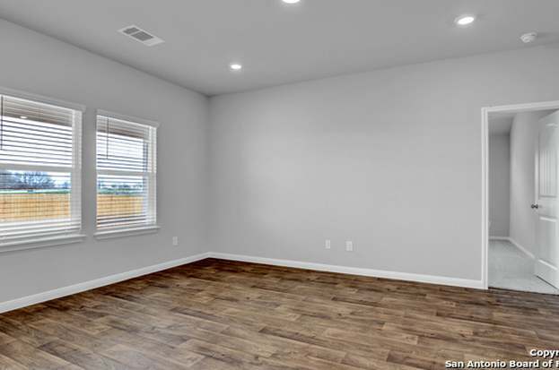 Building Photo - 125 Solitude Dr