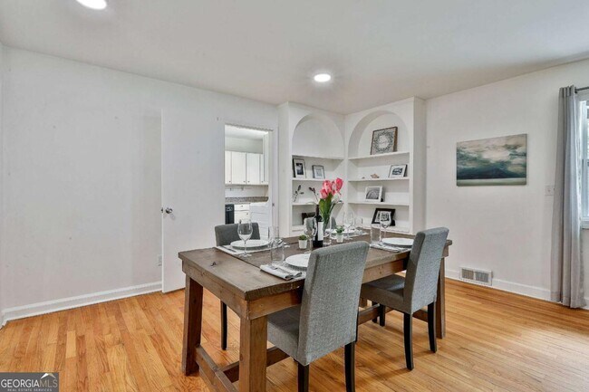 Building Photo - 2037 Lively Ridge Rd NE