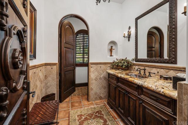 Building Photo - 6870 La Valle Plateada