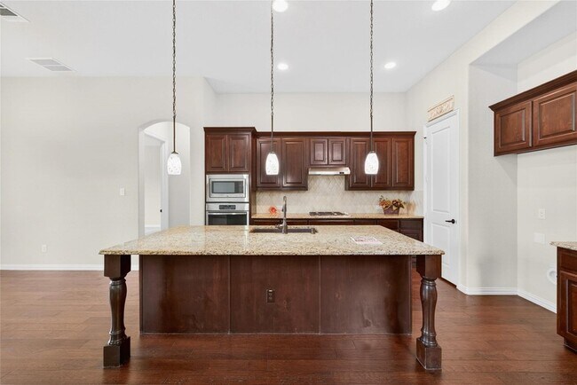 Building Photo - 5629 Grove Cove Dr