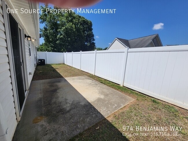 Building Photo - 974 Benjamins Way