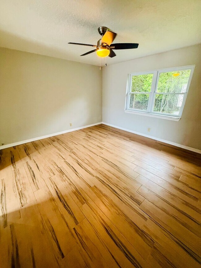 Building Photo - Boater's Dream: 4/2.5/3CG home in exclusiv...