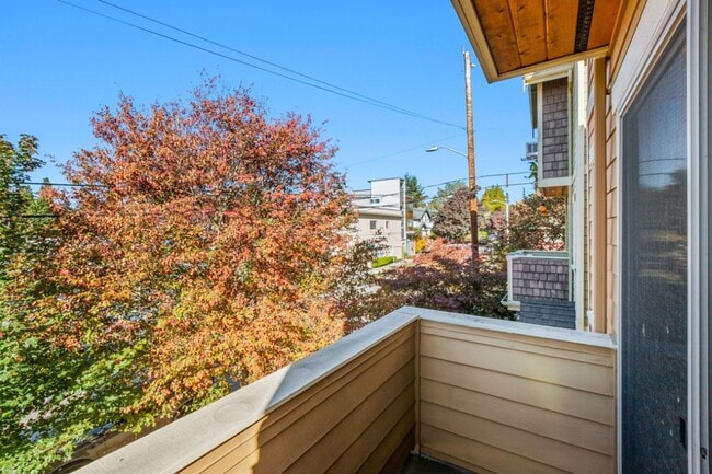Building Photo - 2bd/1.5ba Seattle Townhouse