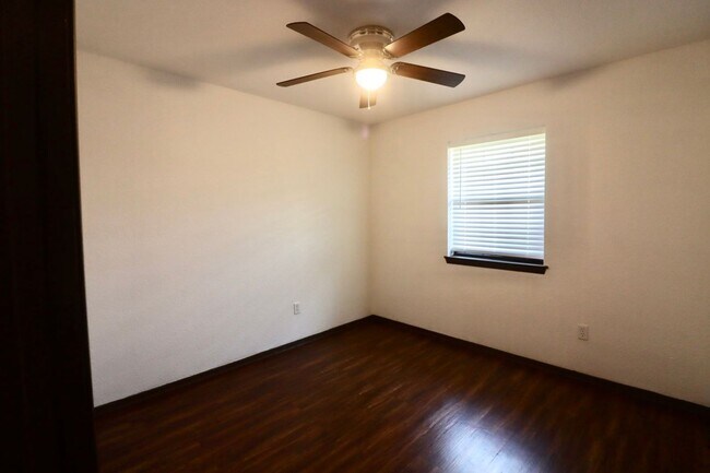 Building Photo - FOR LEASE! Newly Remodeled - 3 Bedroom - 1...