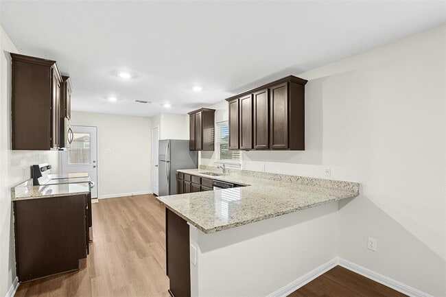 Building Photo - 16416 Farmhouse Ln