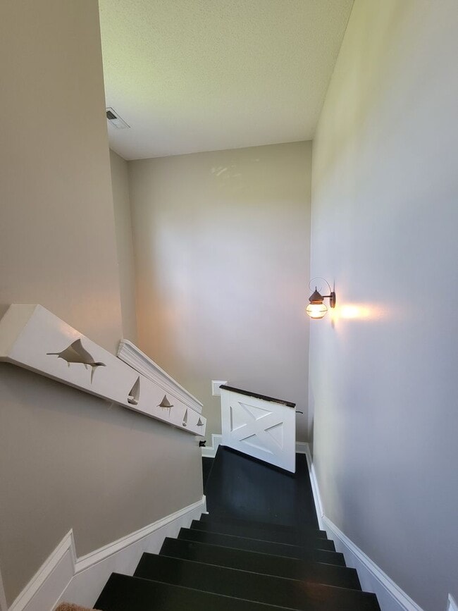 Building Photo - Gorgeous Home in Hubert!