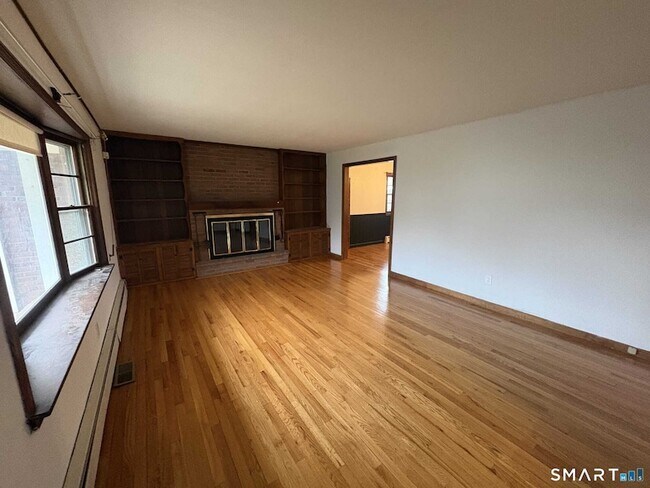 Building Photo - 16 Raymond Rd