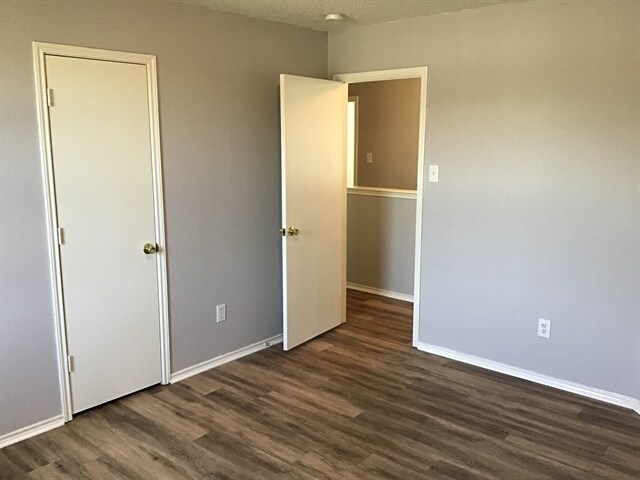 Building Photo - 1313 Cherokee Rose Ln