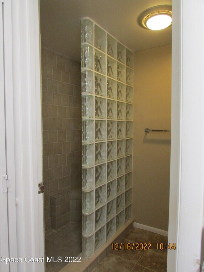 Building Photo - 2111 Vista Oaks Cir NE
