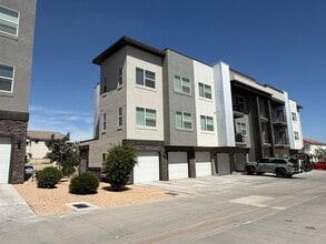 Building Photo - 5801 S Garnet Dr