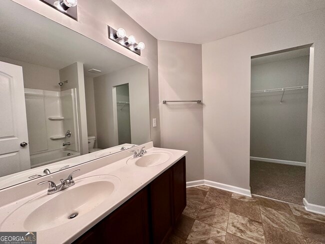 Building Photo - 308 Reedell Way
