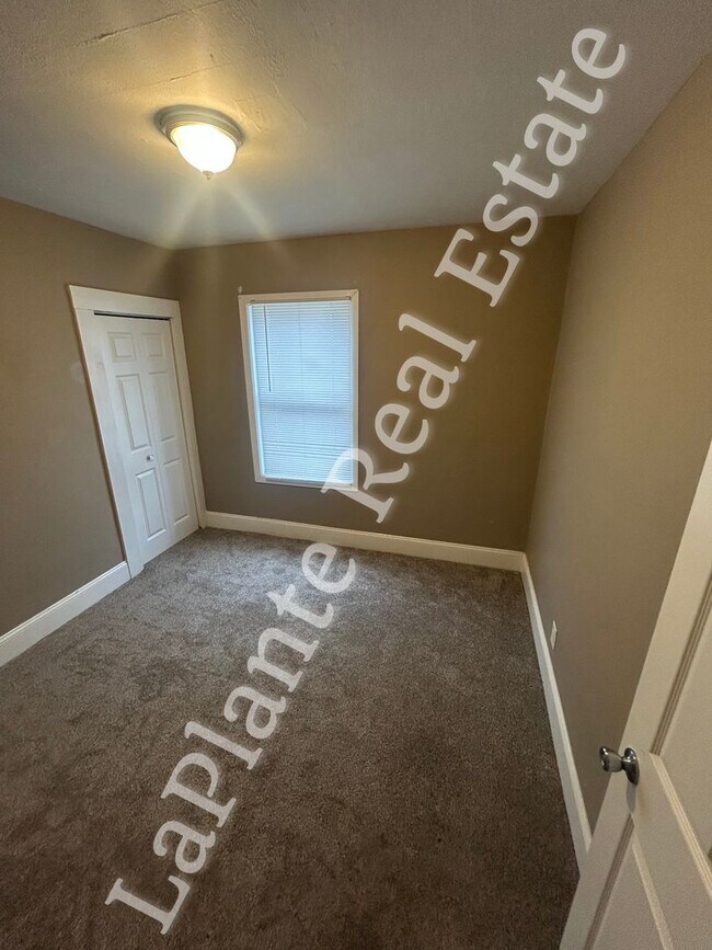 Building Photo - 2424 Airport Hwy