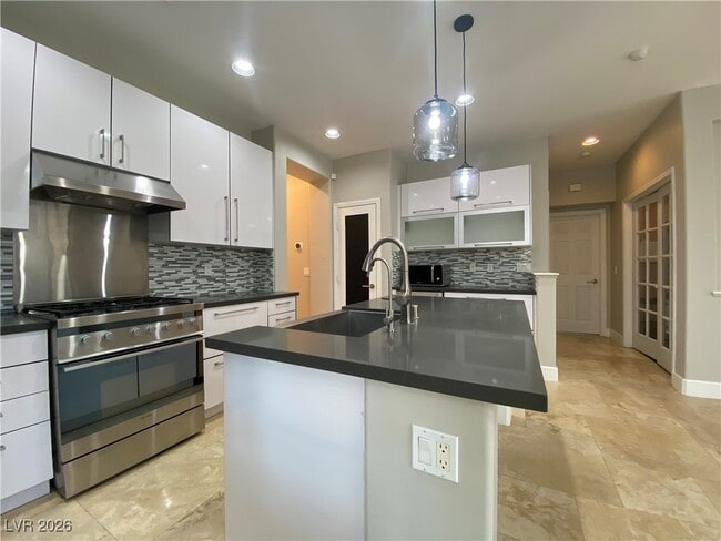 Building Photo - 7956 Skyline View Ct