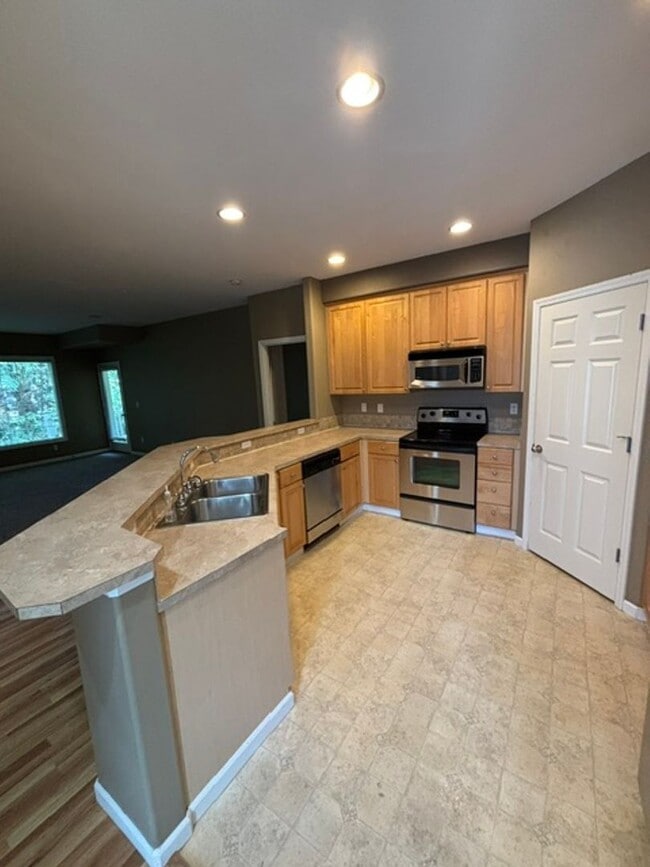 Building Photo - 3301 Park Ln