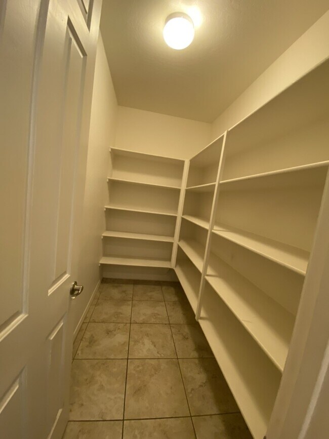 Building Photo - 3726 E Angstead Dr
