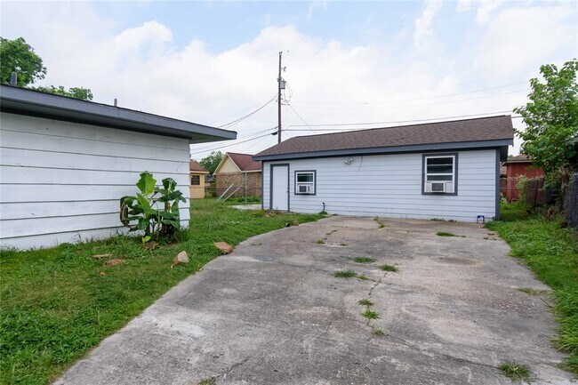 Building Photo - 126 Red Ripple Rd